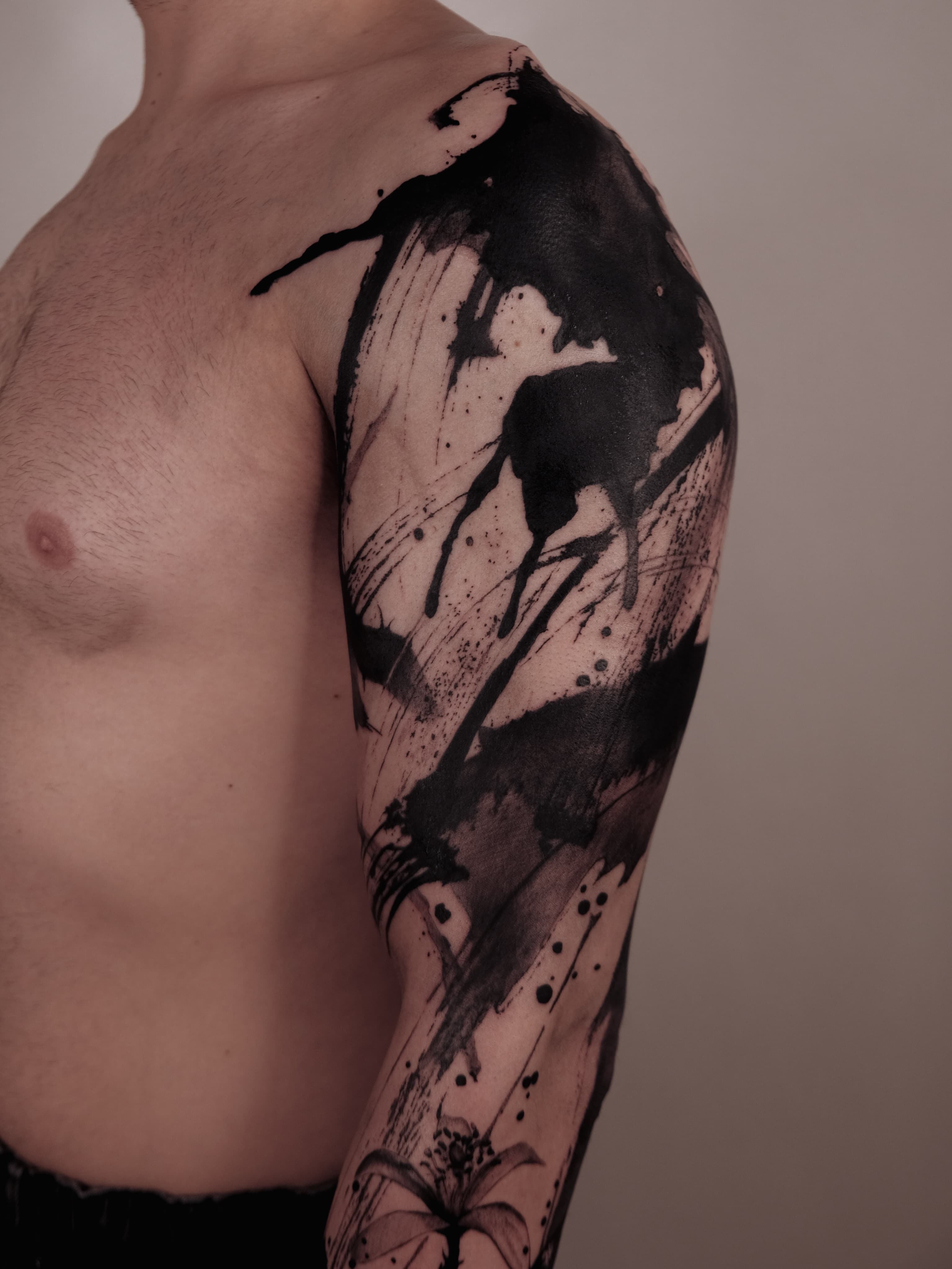A coffee flower and spilled coffee sleeve for Elija. The second one.